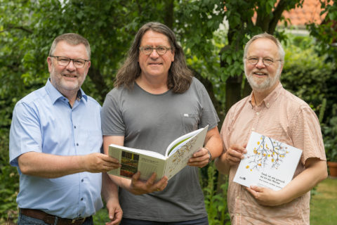 von links: Naturfotograf Willi Rolfes, Schriftsteller und Publizist, Verleger Martin Breutmann